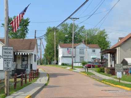 La foto de una calle en un barrio rural en Ohio.